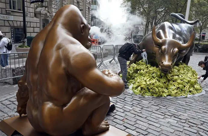 大猩猩對(duì)峙銅�?jpg.jpg 大猩猩對(duì)峙銅�?jpg.jpg